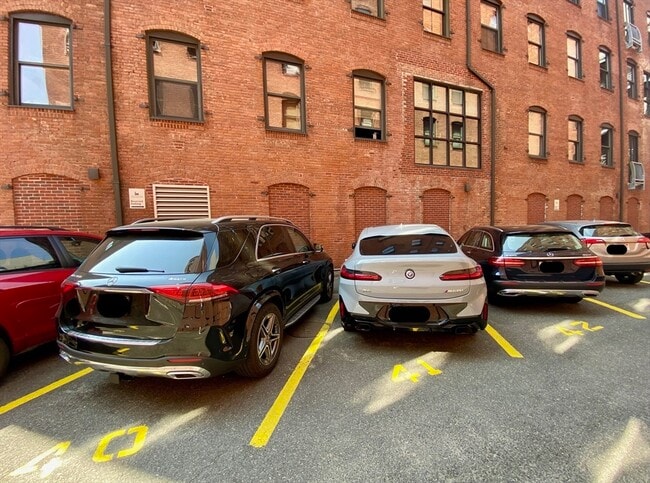 Building Photo - 21 Wormwood St