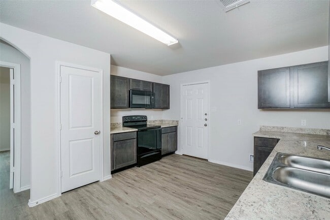 Building Photo - 310 Blue Crane St