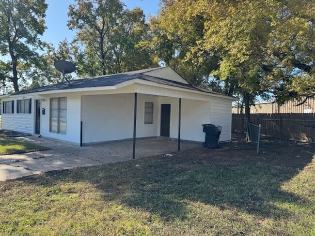 Building Photo - 3104 Gay Blvd