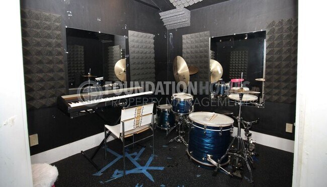 Building Photo - 70 Karl Ave