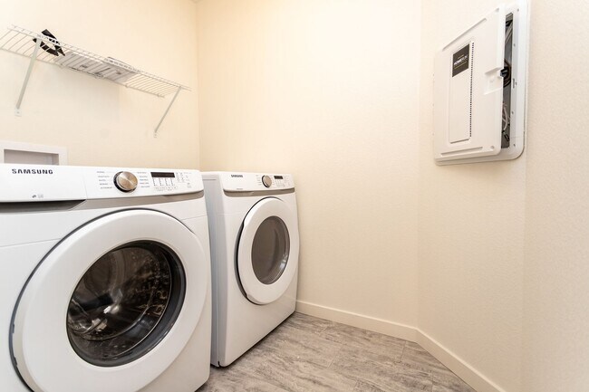 Building Photo - Move-In Ready Home in Desirable Banning Lewis Ranch!!
