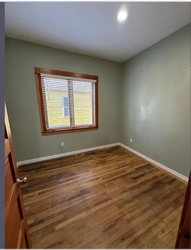 Building Photo - 5-Bedroom Home in SE Portland!