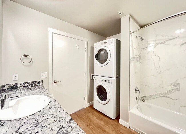 Building Photo - Great Condo For Rent