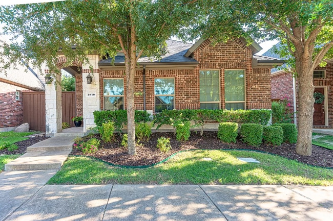 Building Photo - 1810 Sanderlain Ln