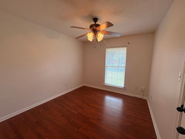 Building Photo - Arlington Home Ready To Be Yours! 3 Bedrooms Downstairs! Pets Are Welcome, Fees Apply!