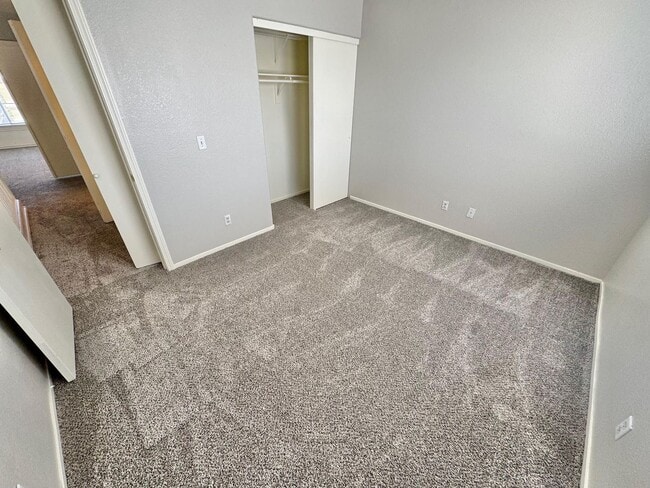 Building Photo - THIS IS A CHARMING TWO-STORY NORTH LAS VEG...