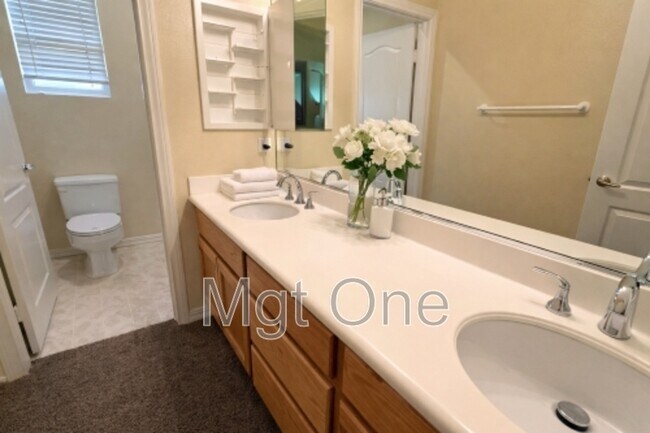 Building Photo - 7 Southern Hills Dr