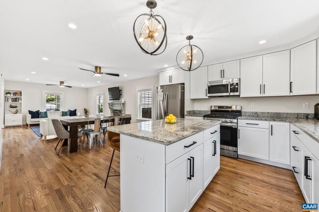 Building Photo - 903 Charlton Ave