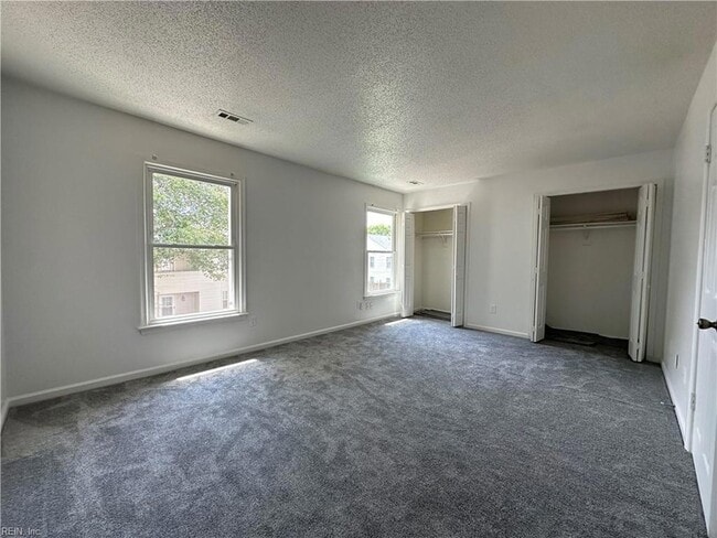 Building Photo - 3112 Radcliffe Ln N