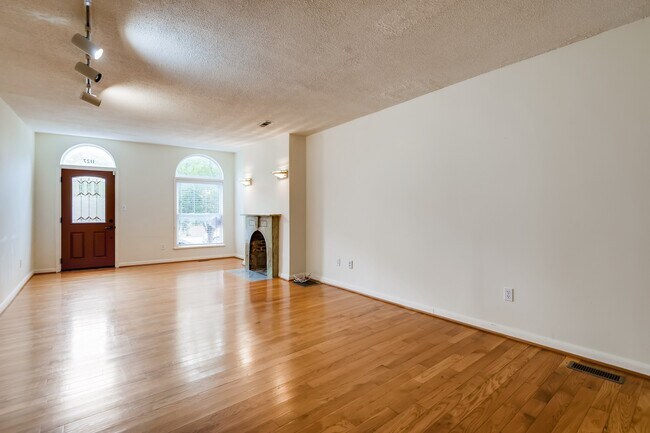 Building Photo - 1127 S Hanover St