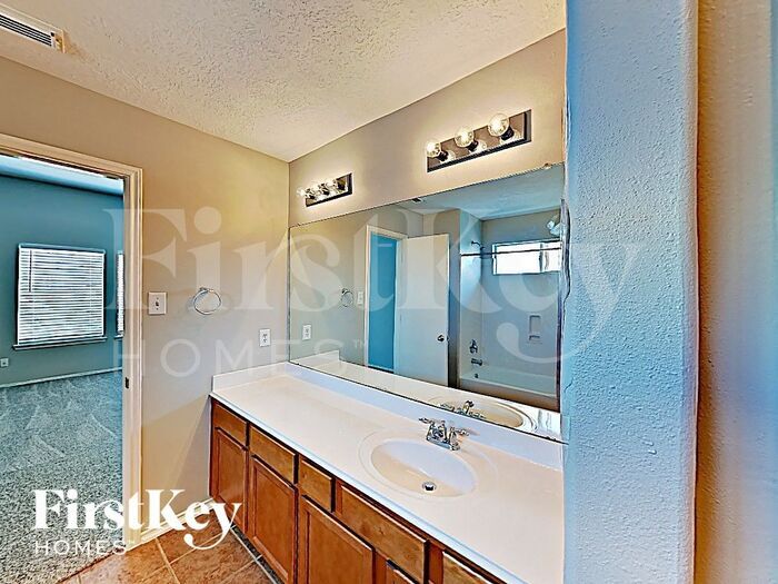 Building Photo - 7238 Winter Song Dr