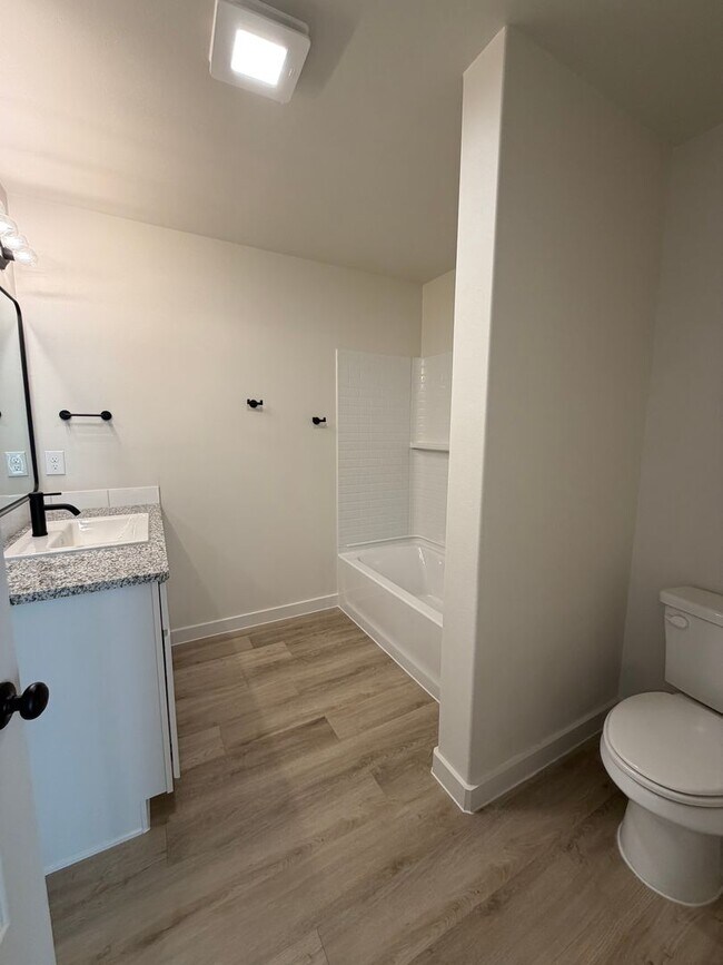 Building Photo - Harvest Neighborhood Beauty