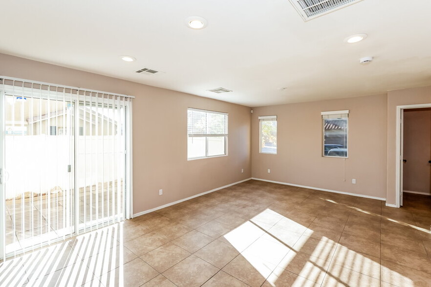Building Photo - 970 Medina De Leon Ave