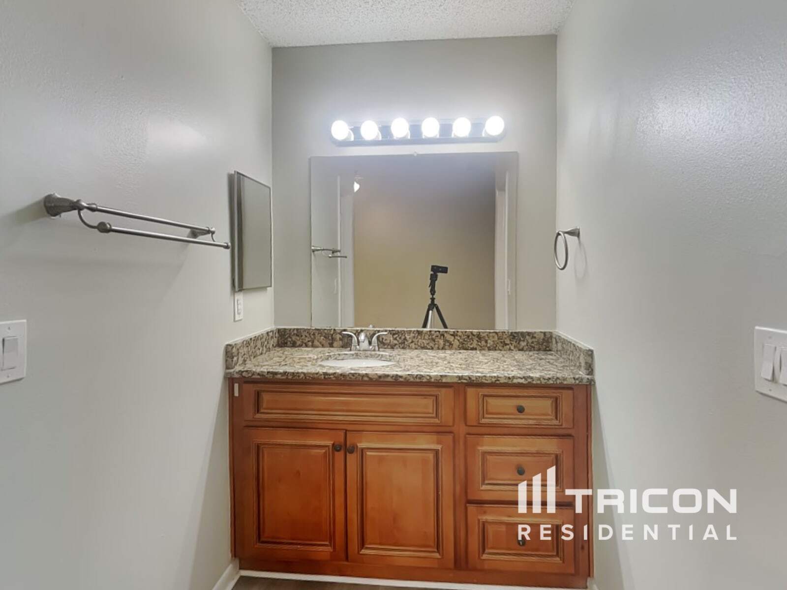 Building Photo - 3206 Shady Glen Cir