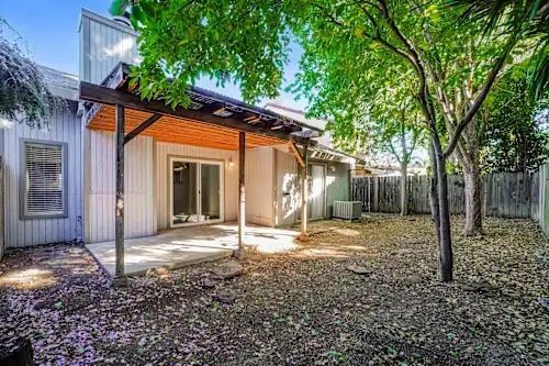 Building Photo - 1350 Northview Dr