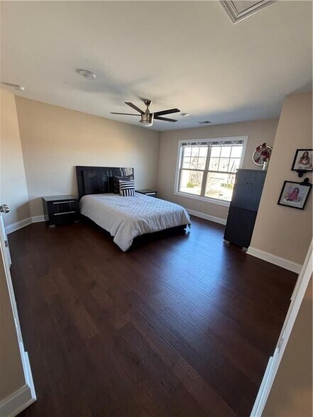 Building Photo - 970 Reserve Point Pl