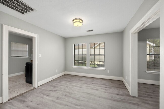 Building Photo - 4605 Beggs St