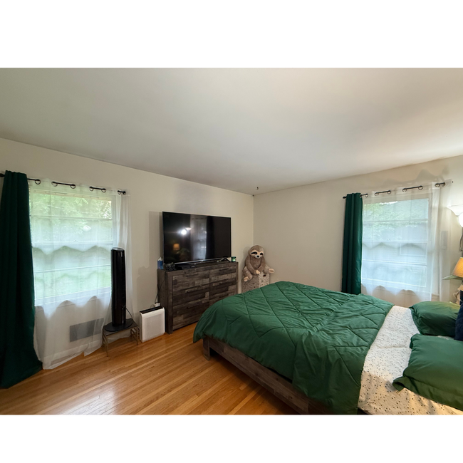 Building Photo - Bloomington 4 Bed 3 Bath Single Family Home