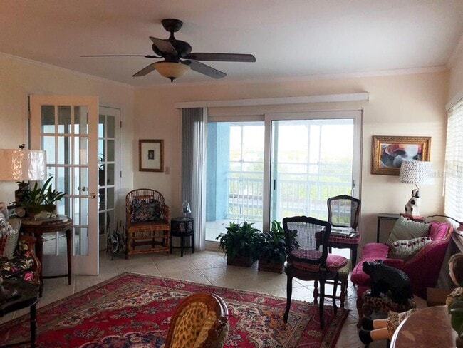 Building Photo - 160 Columbia Dr