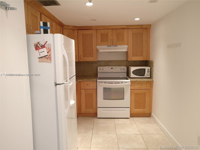 Building Photo - 20515 E Country Club Dr