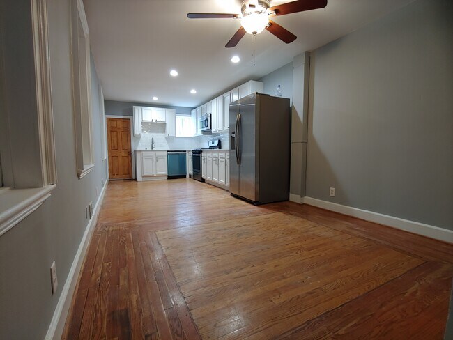 Building Photo - 33 S Calhoun St