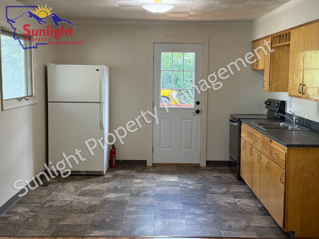 Building Photo - 1 Bed 1 Bath Bungalow