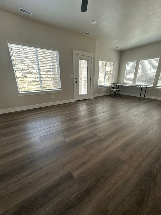 Building Photo - 3143 E Thorley Dr