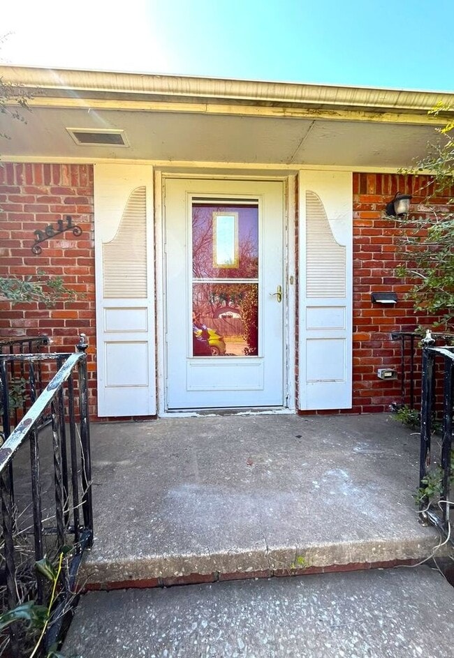 Building Photo - Large 2 Bed 2 Bath