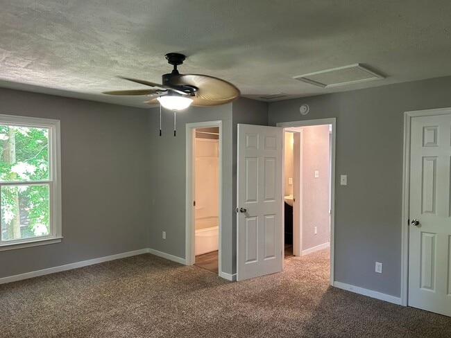 Building Photo - Charming 3BR Cape Cod w/ Loft, Skylights & Fenced Yard – Prime Midlothian Location - Buckingham V...
