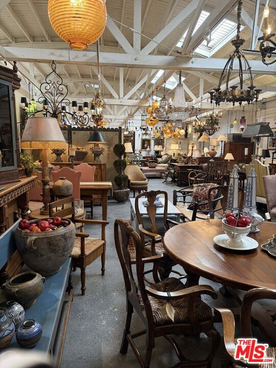 Building Photo - 2252 W Washington Blvd