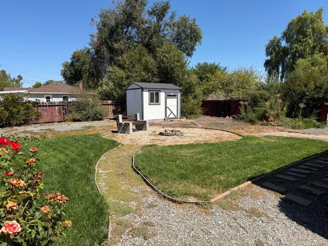 Building Photo - 2261 Hickory Dr