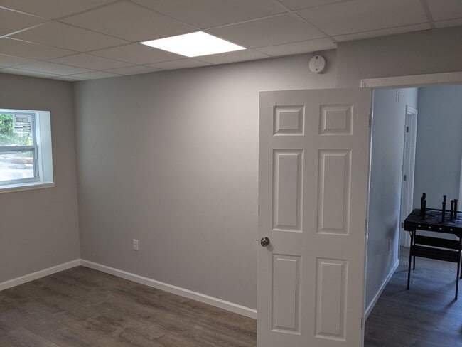 Building Photo - Private 3 bed 2bath house in North Johnson...