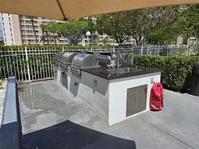 Building Photo - 2681 S Course Dr