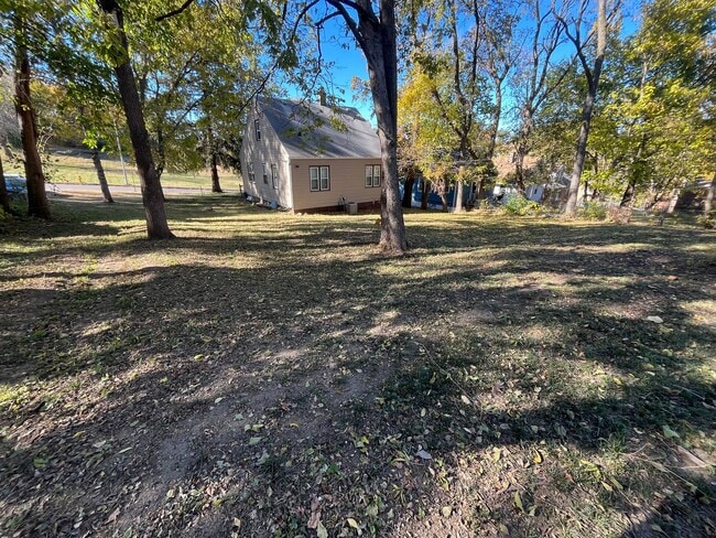 Building Photo - Fully Remodeled House!