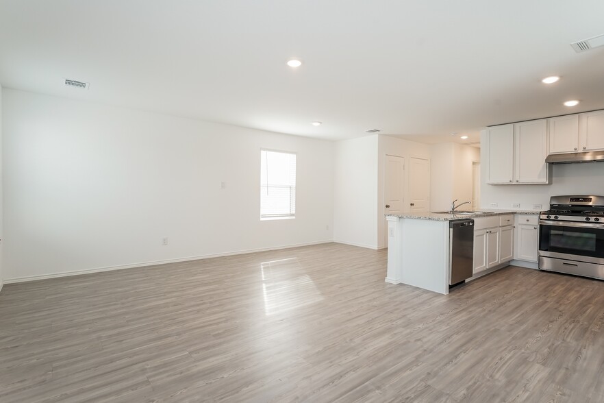 Building Photo - 8171 Nube Medina