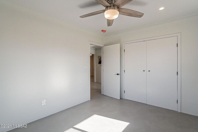 Building Photo - 2225 E Fort Lowell Rd