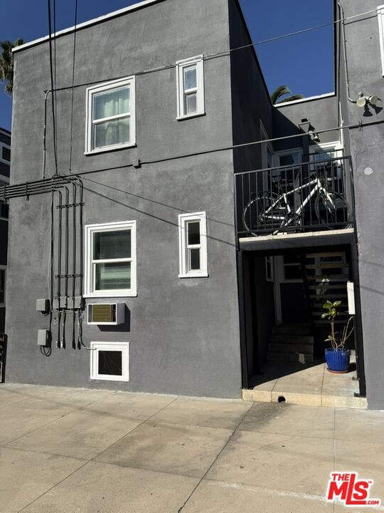 Building Photo - 5526 Franklin Ave