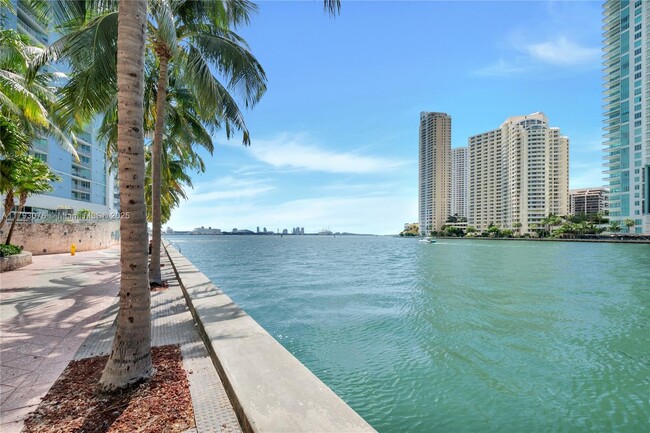 Building Photo - 335 S Biscayne Blvd