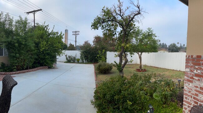 Building Photo - 7236 Oakdale Ave