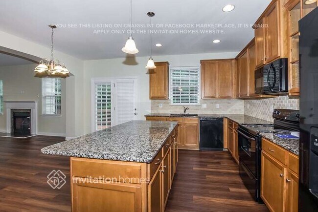 Building Photo - 1420 Bottle Brush Ln