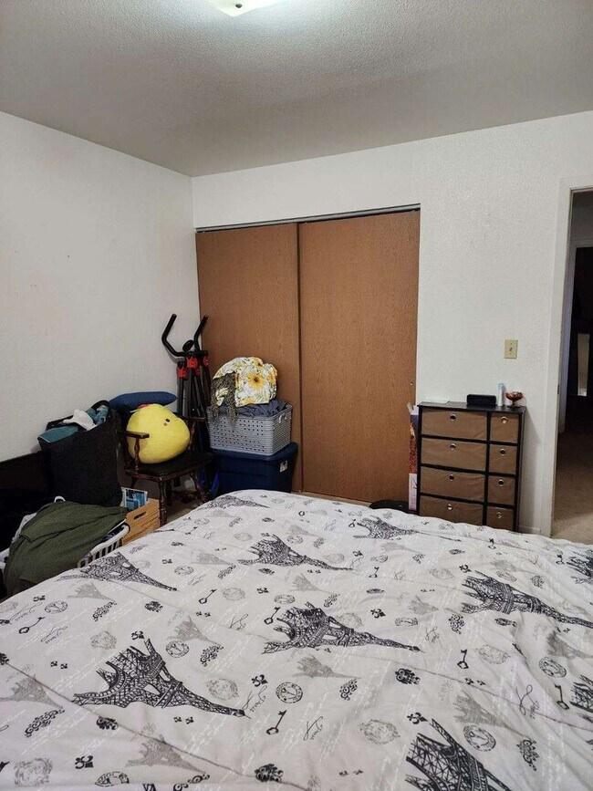 Building Photo - 2 Bedroom 1 Bathroom Apartment