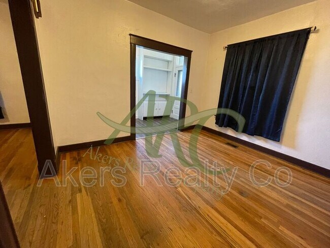 Building Photo - 501 Van Buren St