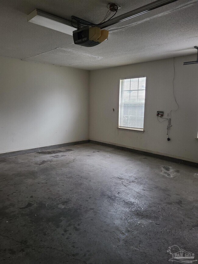 Building Photo - 112 Mirabelle Cir