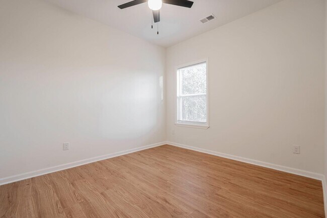 Building Photo - 216 Acie Ave