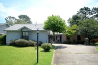 Building Photo - 3 Bedroom in Bluewater Bay!