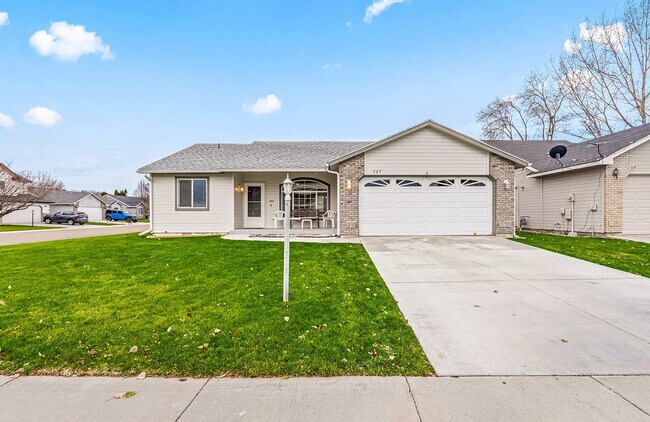 Building Photo - 727 W Clark Ave