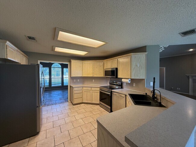 Building Photo - Gorgeous 3 bed/2bath home in Twin Oaks AVAILABLE NOW!