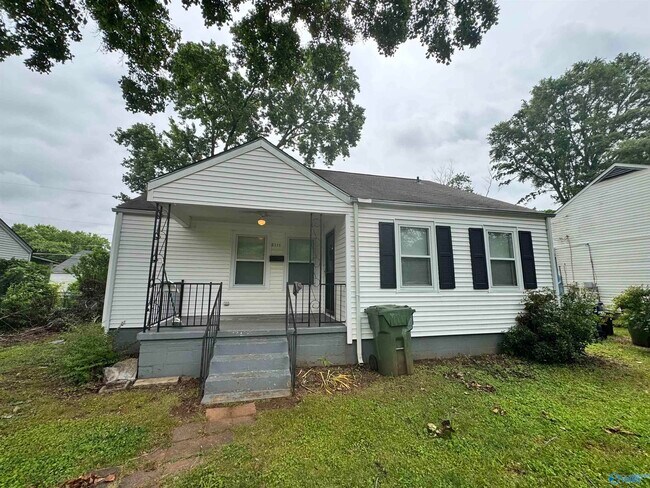 Primary Photo - 2111 Sycamore St SW