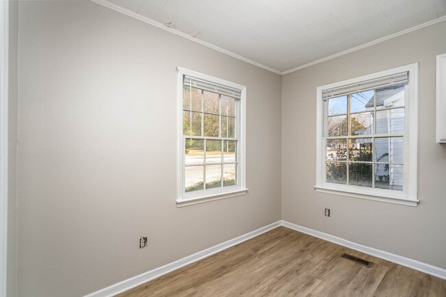 Building Photo - 617 W Garrison Blvd