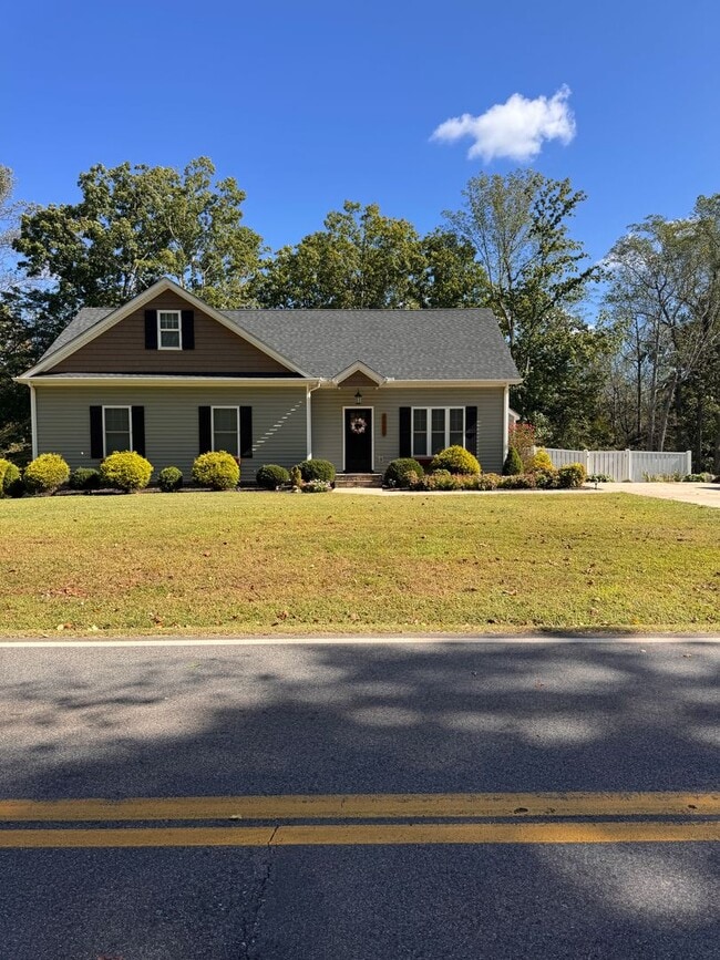 Primary Photo - 3 Bedroom || 2 Bathroom Home in Forest